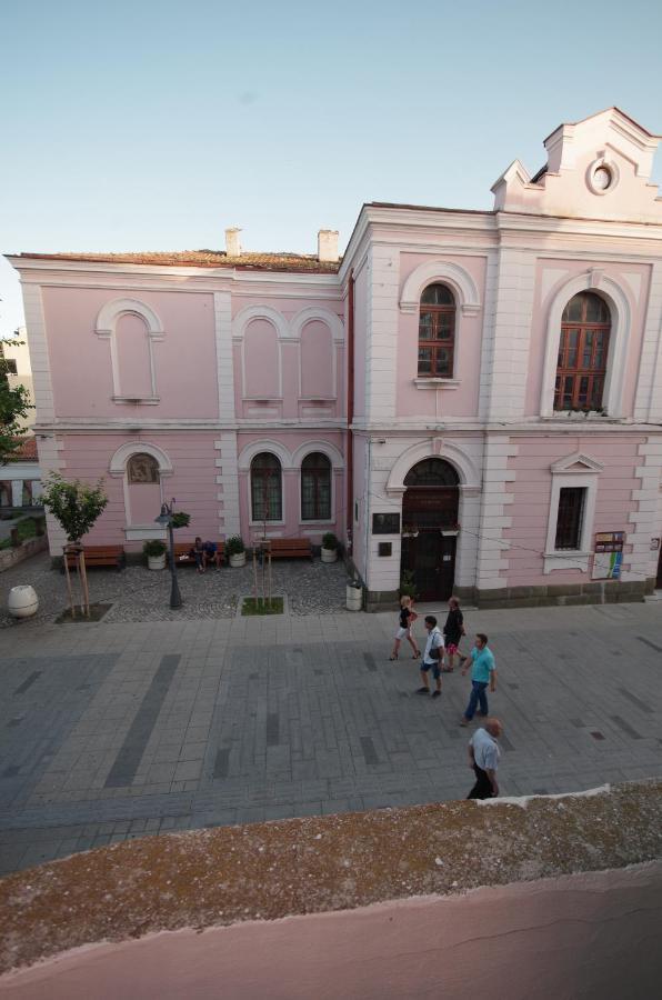 The White Apartment - Bogoridi Main Street Burgas Stad Buitenkant foto