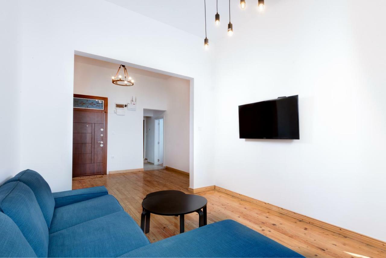 The White Apartment - Bogoridi Main Street Burgas Stad Buitenkant foto